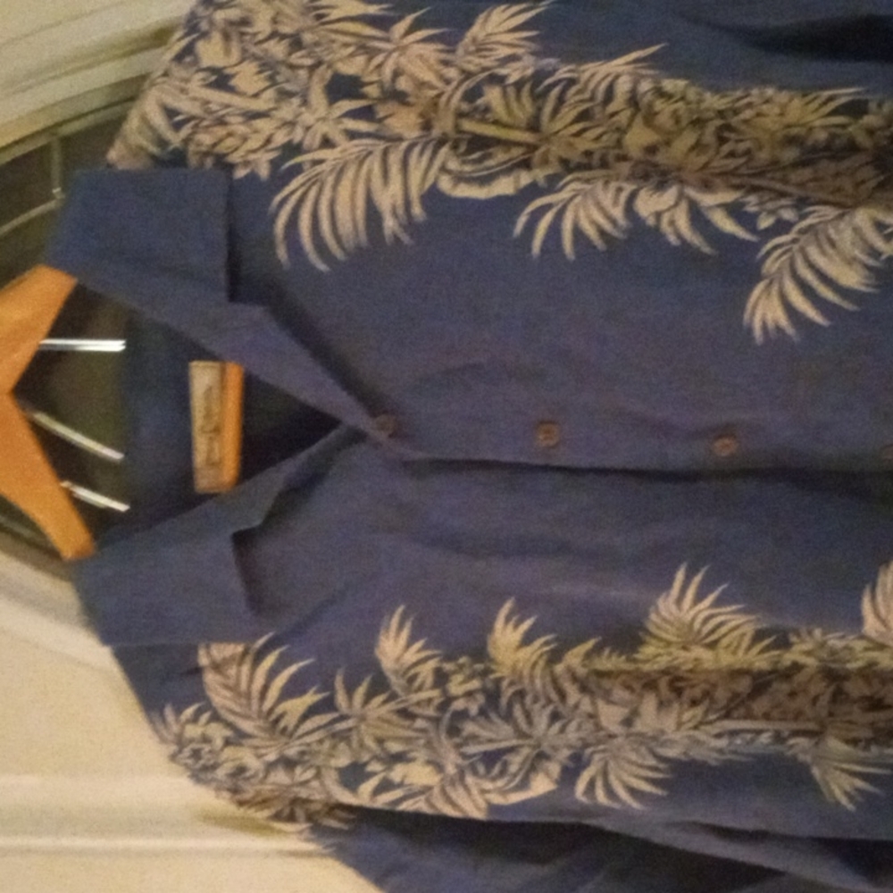 Tommy Bahama men's shirt 100% silk woven